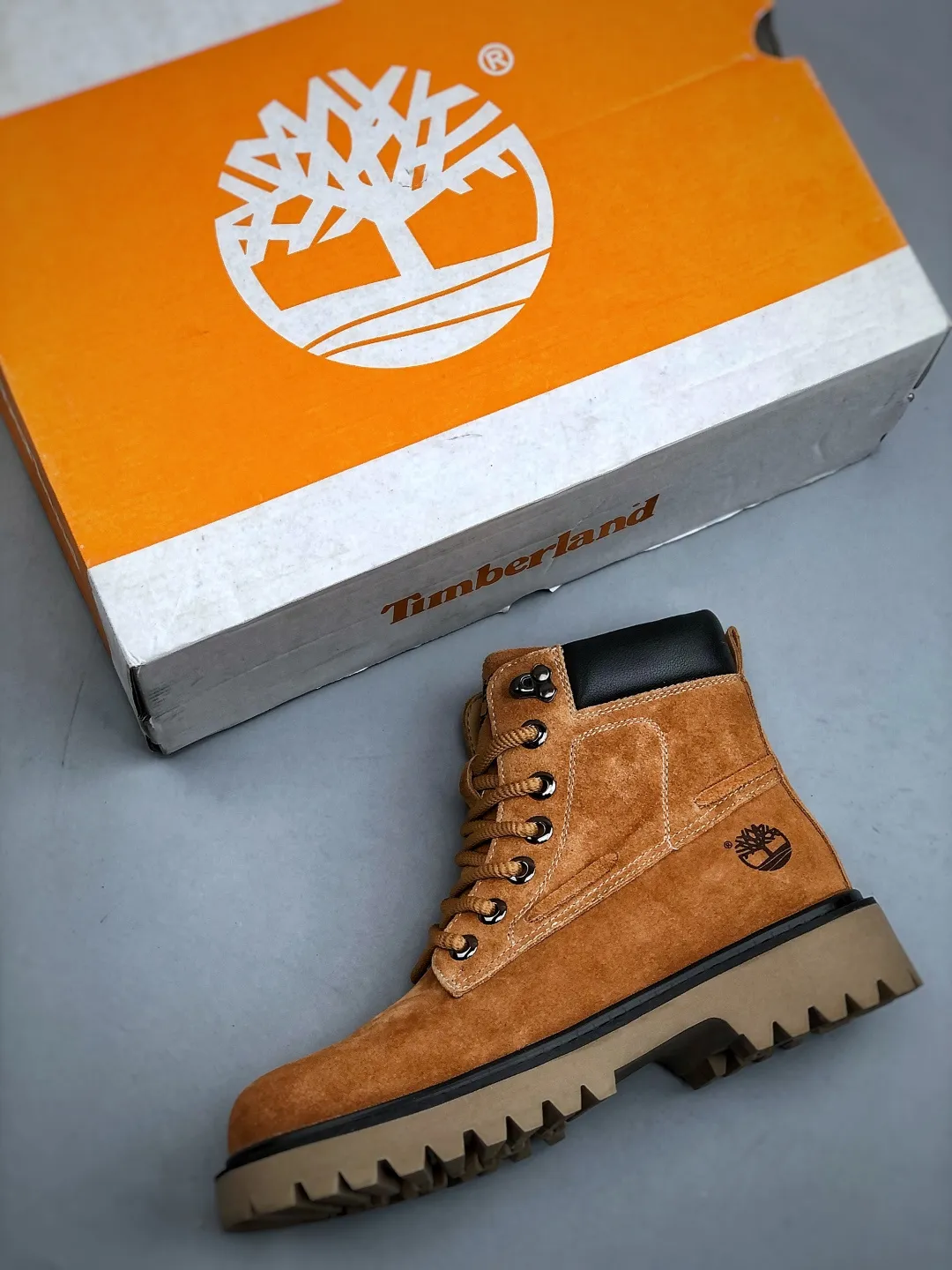 Local pick-up💰560 supports store release. New goods🚀#Timberland Timberland/Timberland New autumn and winter products (plush lining🔥warm and heat-locking) autumn and winter essential outdoor casual rhubarb boots series #Guangdong Dachang quality Original box original packaging Fashion and trend matching The fabric is made of Italian 🇮🇹 top frosted fine-grained cowhide with anti-odor and anti-corrosion genuine leather latex insoles The outsole and hardware are all made from factory raw materials. They are the same as the original Goodyear glue process. Good products do not kill pigs. The quality of the first order is strictly controlled. Exclusively launched on the entire network. The quality is beyond doubt. The full set of official website unified packaging gives you a perfect wearing experience. The quality is exquisite and durable. A must-have for sportsmen. Specializes in not being handsome. High-quality foot feel is first-class. This winter is suitable for outdoor cold protection. Daily casual matching. Size: 38 39 40 41 42 43 44 (leather shoe size)